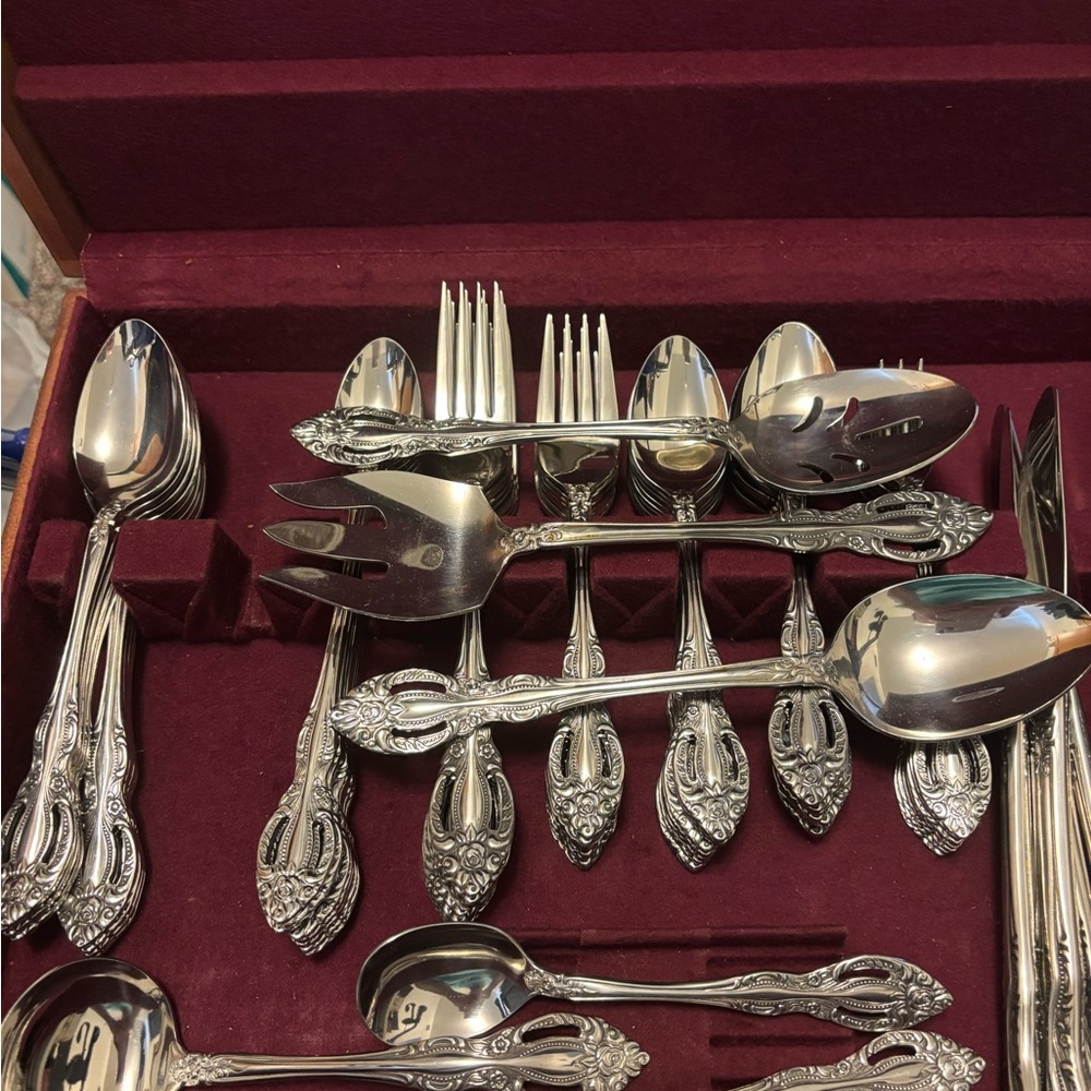 Vintage Orleans Silver Stainless Set with Intricate Design - Picture 2 of 4